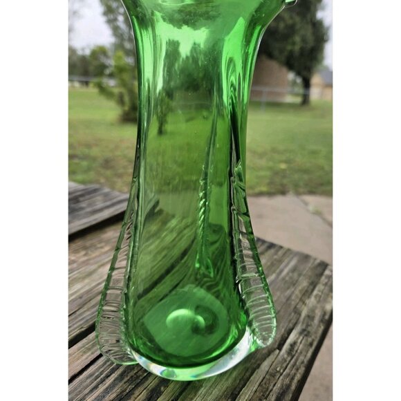 Vintage Handcrafted Green Art‎ Glass Vase 8.5” with Clear Trim Hand Blown - Picture 9 of 14